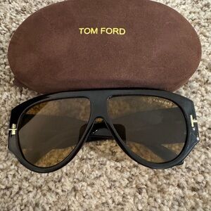 T.F FASHION Black and Gold Aviator Sunglasses